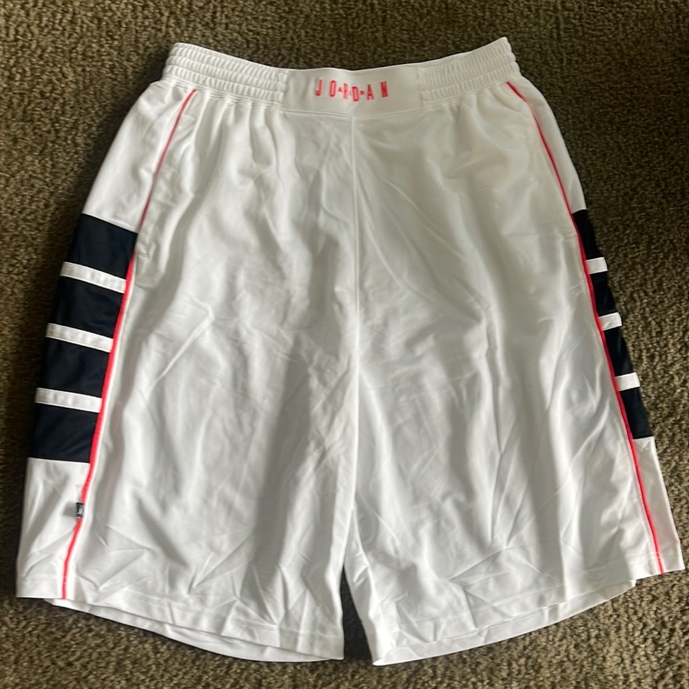 Jordan brand men’s size 2 XL white short
